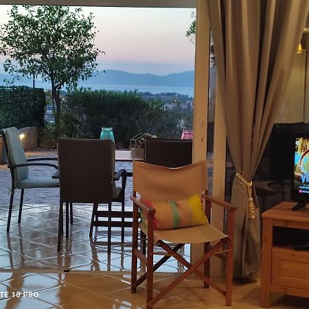 Andrew'S Sunset View Apartment لوتراكي المظهر الخارجي الصورة