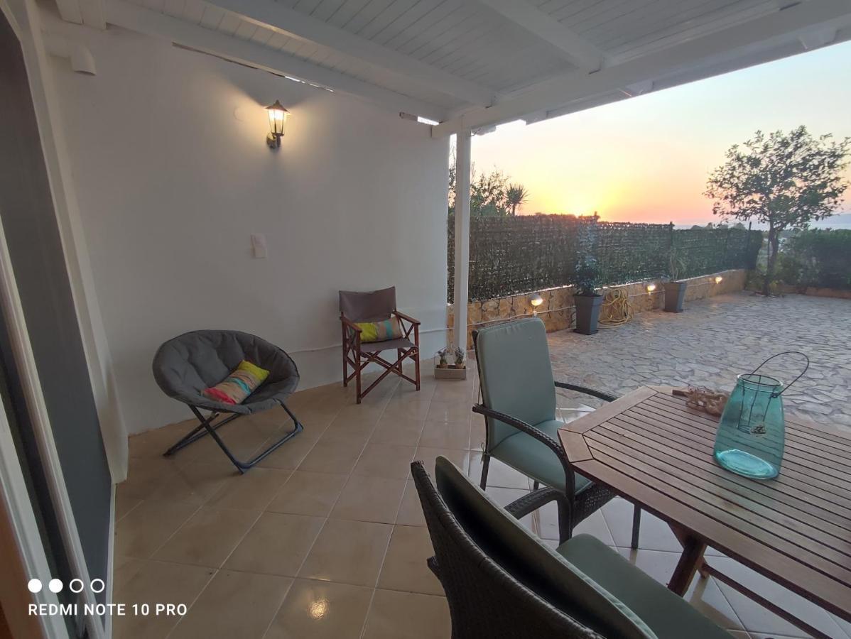 Andrew'S Sunset View Apartment لوتراكي المظهر الخارجي الصورة