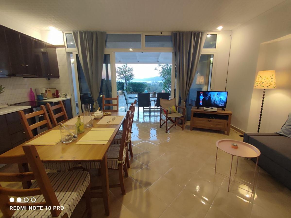 Andrew'S Sunset View Apartment لوتراكي المظهر الخارجي الصورة