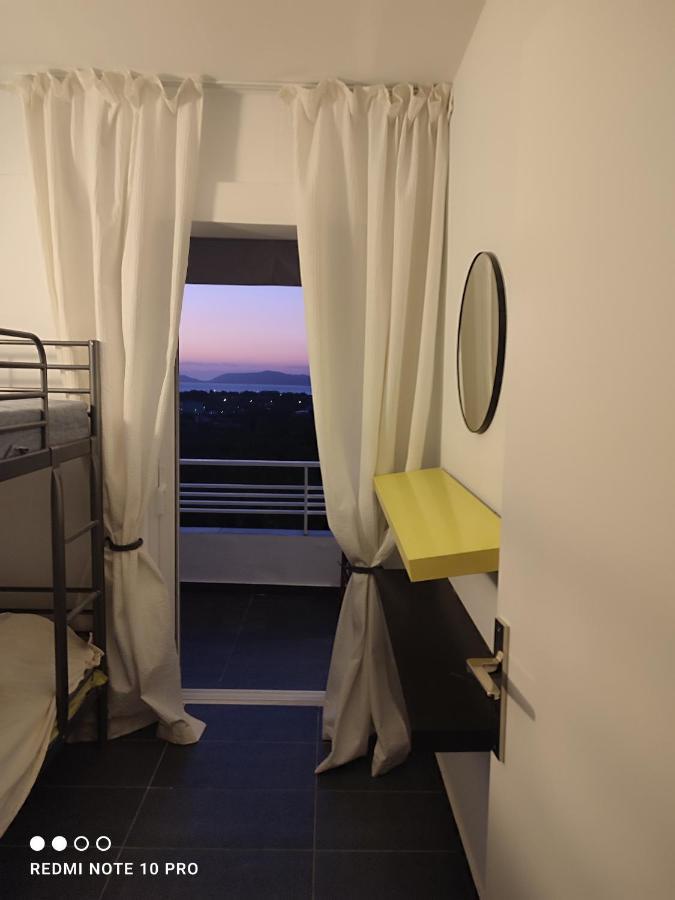 Andrew'S Sunset View Apartment لوتراكي المظهر الخارجي الصورة