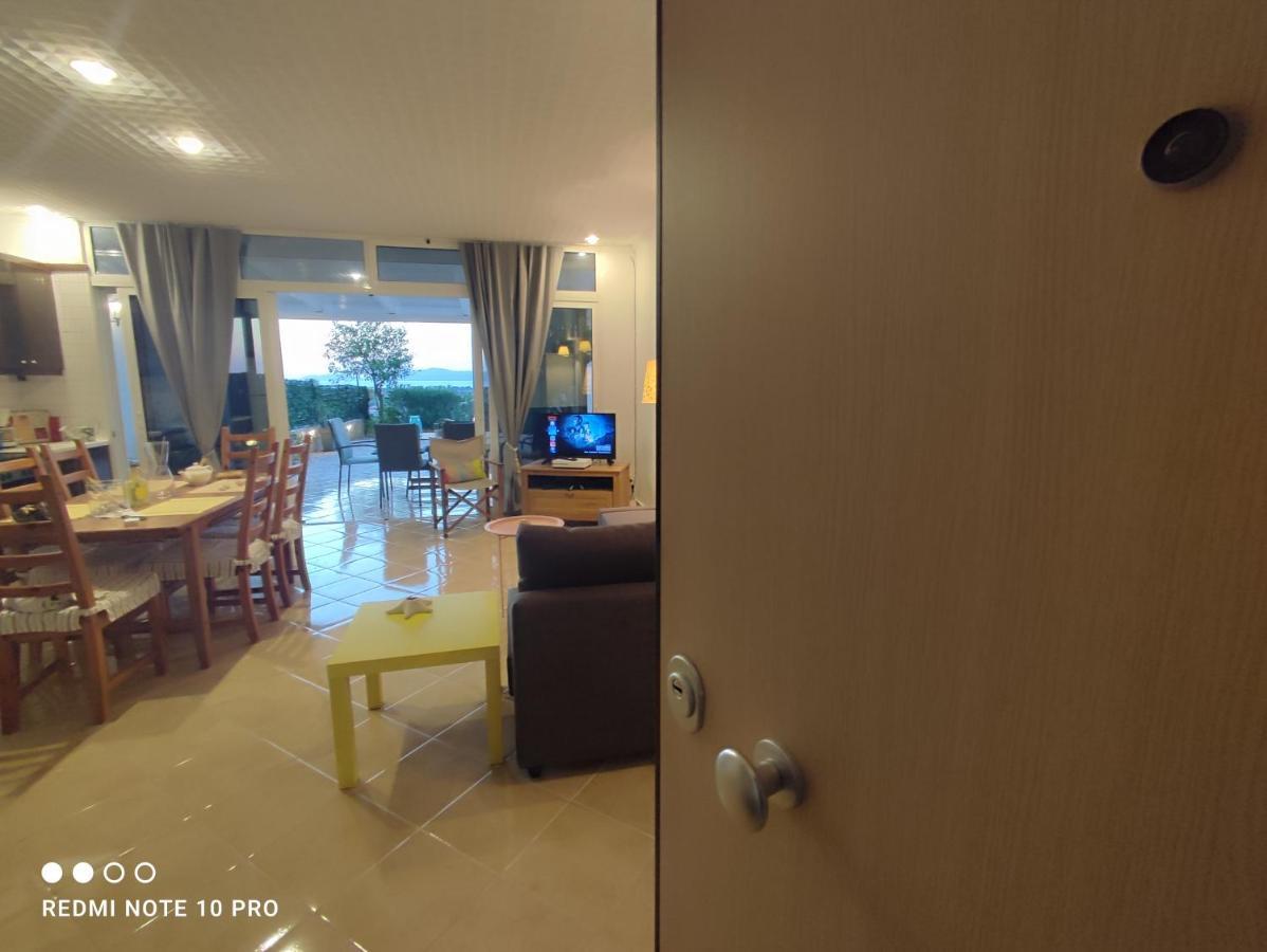 Andrew'S Sunset View Apartment لوتراكي المظهر الخارجي الصورة