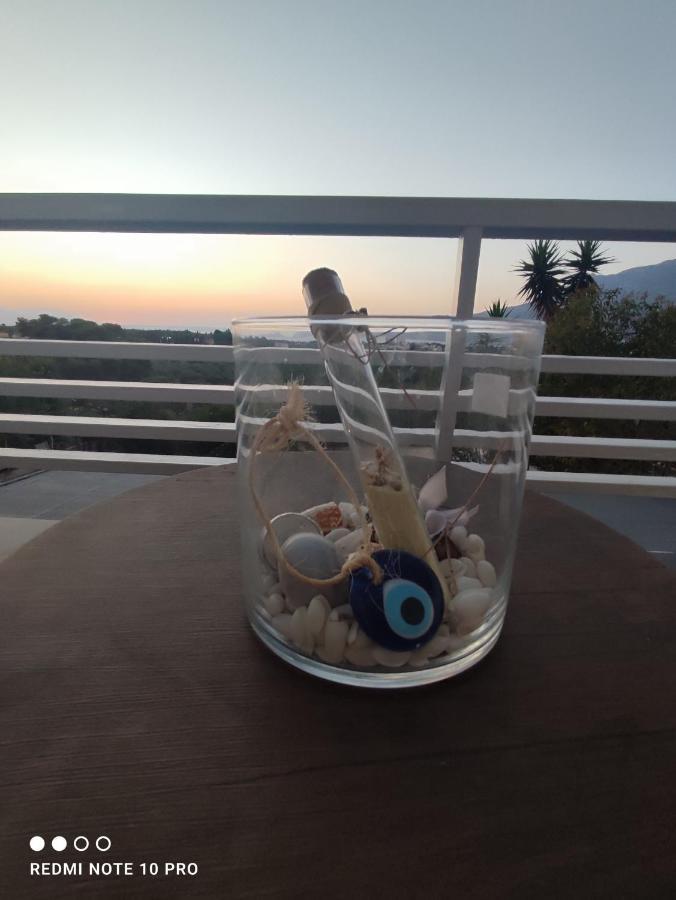 Andrew'S Sunset View Apartment لوتراكي المظهر الخارجي الصورة