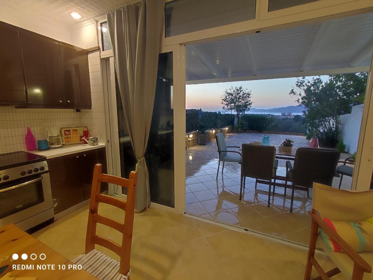 Andrew'S Sunset View Apartment لوتراكي المظهر الخارجي الصورة
